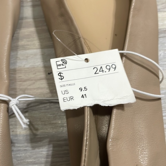 NWT H&M size 9.5 trendy sand square toe flats - Picture 3 of 4